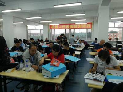 开启科技梦 小盖茨在吉林长春开展机器人教学专项培训